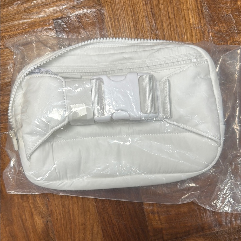 Lululemon Everywhere Belt Bag 2L Large White Puffer Quilted NWT Sealed - Picture 2 of 4